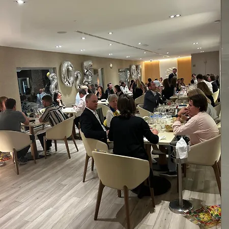 Amazing Sea View With Sun Drenched Terrace! شقة *