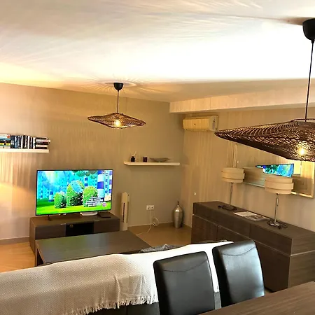 Amazing Sea View With Sun Drenched Terrace! شقة غران تاراغال